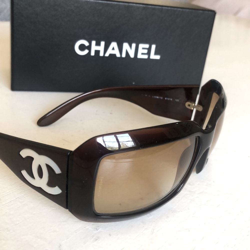 Chanel sunglasses, authentic, mother of pearl.